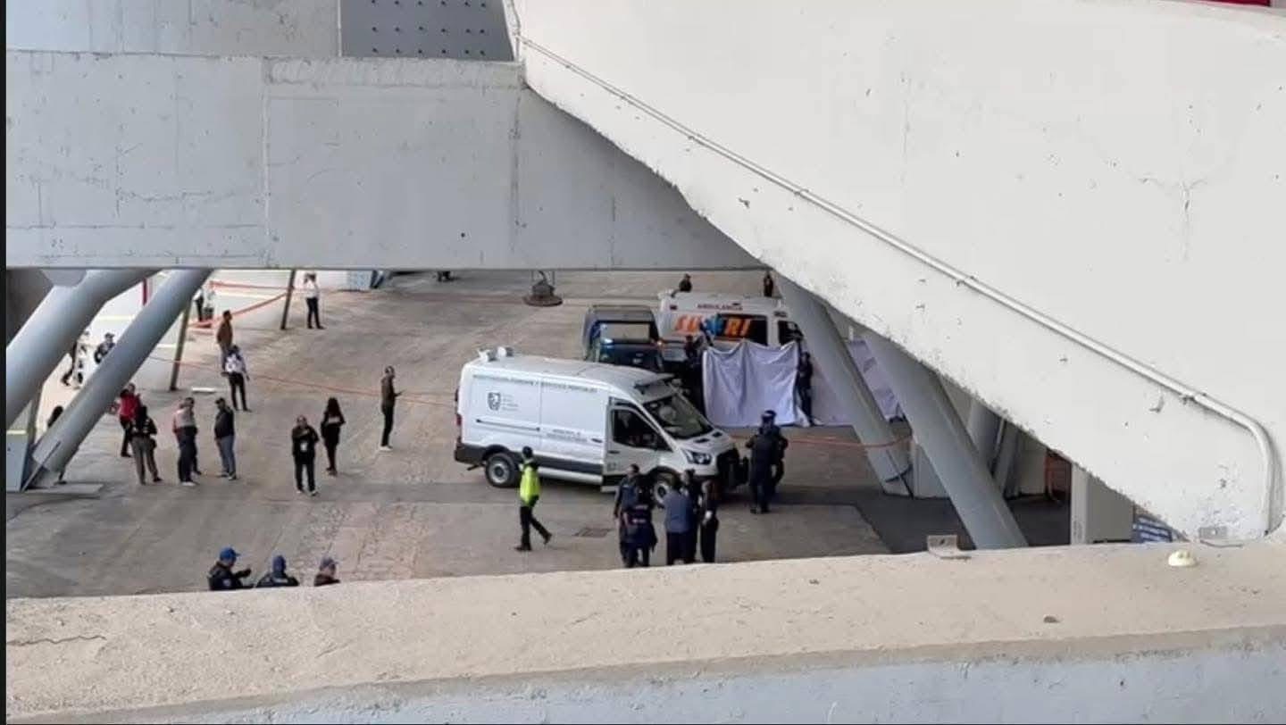 Muere aficionado tras caer de un palco en amistoso entre México y Portugal