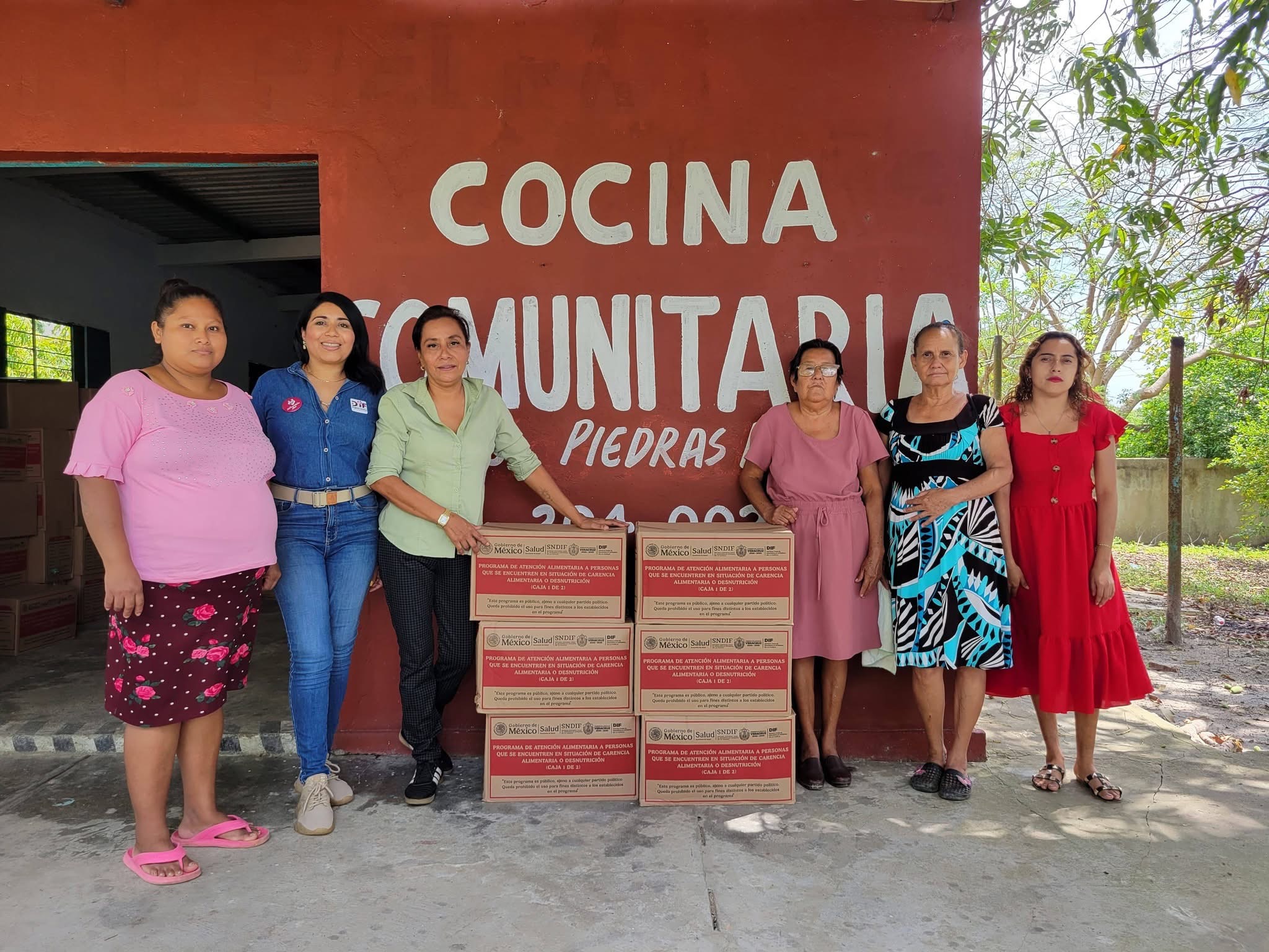 DIF Municipal entrega despensas a familias del ejido Piedras Negras ♥️